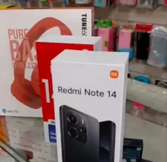 Caixas de celulares Redmi na vitrine